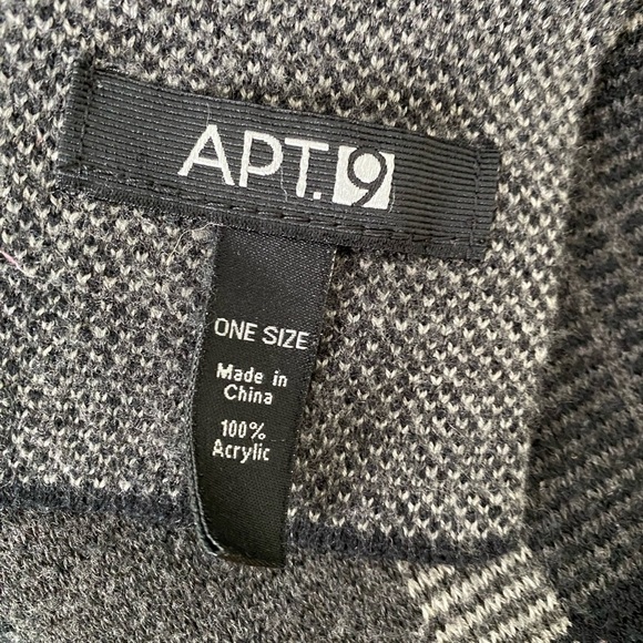 Men’s Plaid Scarf Black and Gray - Picture 4 of 5